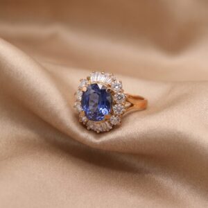 Anello in Oro Giallo con Zaffiro e Corona di Diamanti