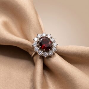 Anello a Margherita in Oro Bianco con Rubino