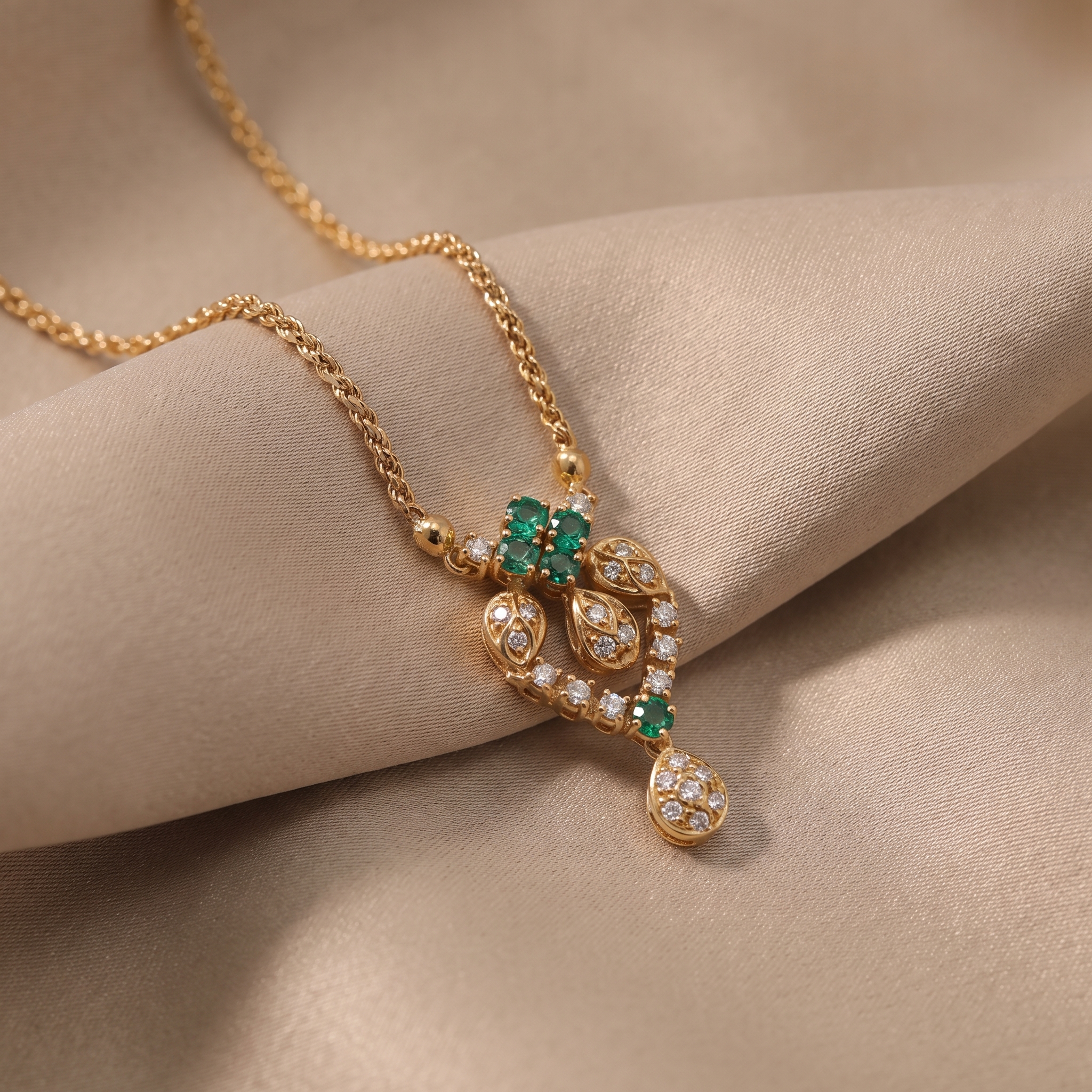 collana oro e verde2